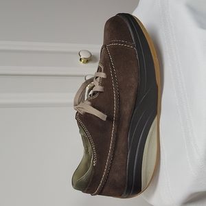 MBT "BARBARA" BROWN SUEDE LEATHER WALKING SHOES, SZ 7.5